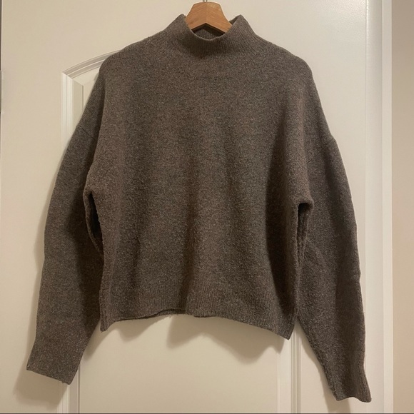 H&M sweater - Picture 1 of 3